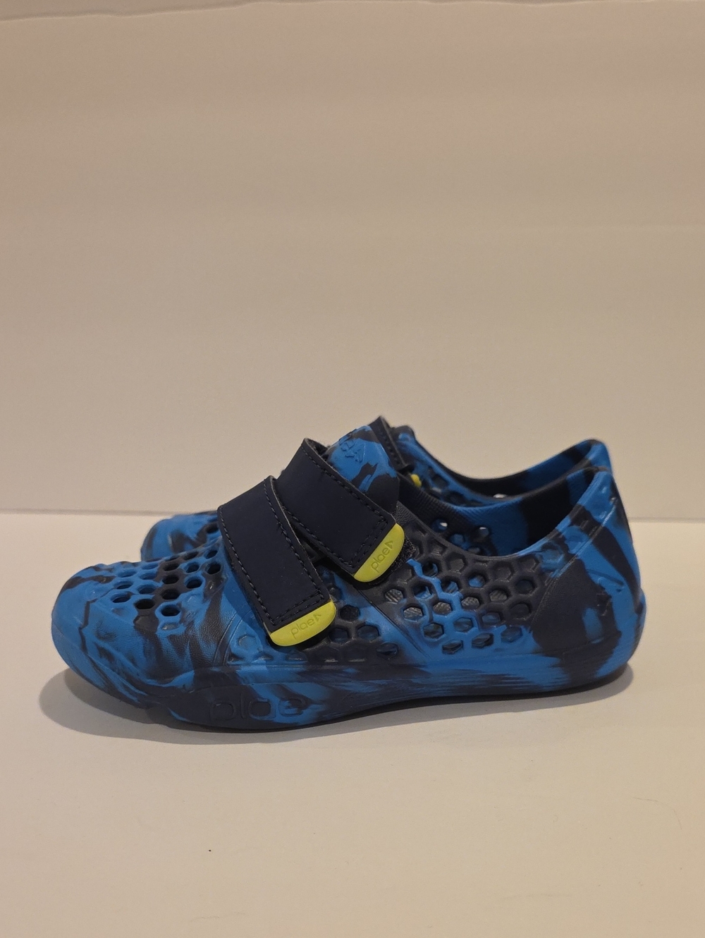 Plae Kids Blue Breathable Water Shoes with Hook & Loop Straps Size 12 Eu 29